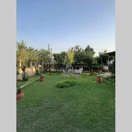 Marilyn's In Chalkidiki Sozopoli
